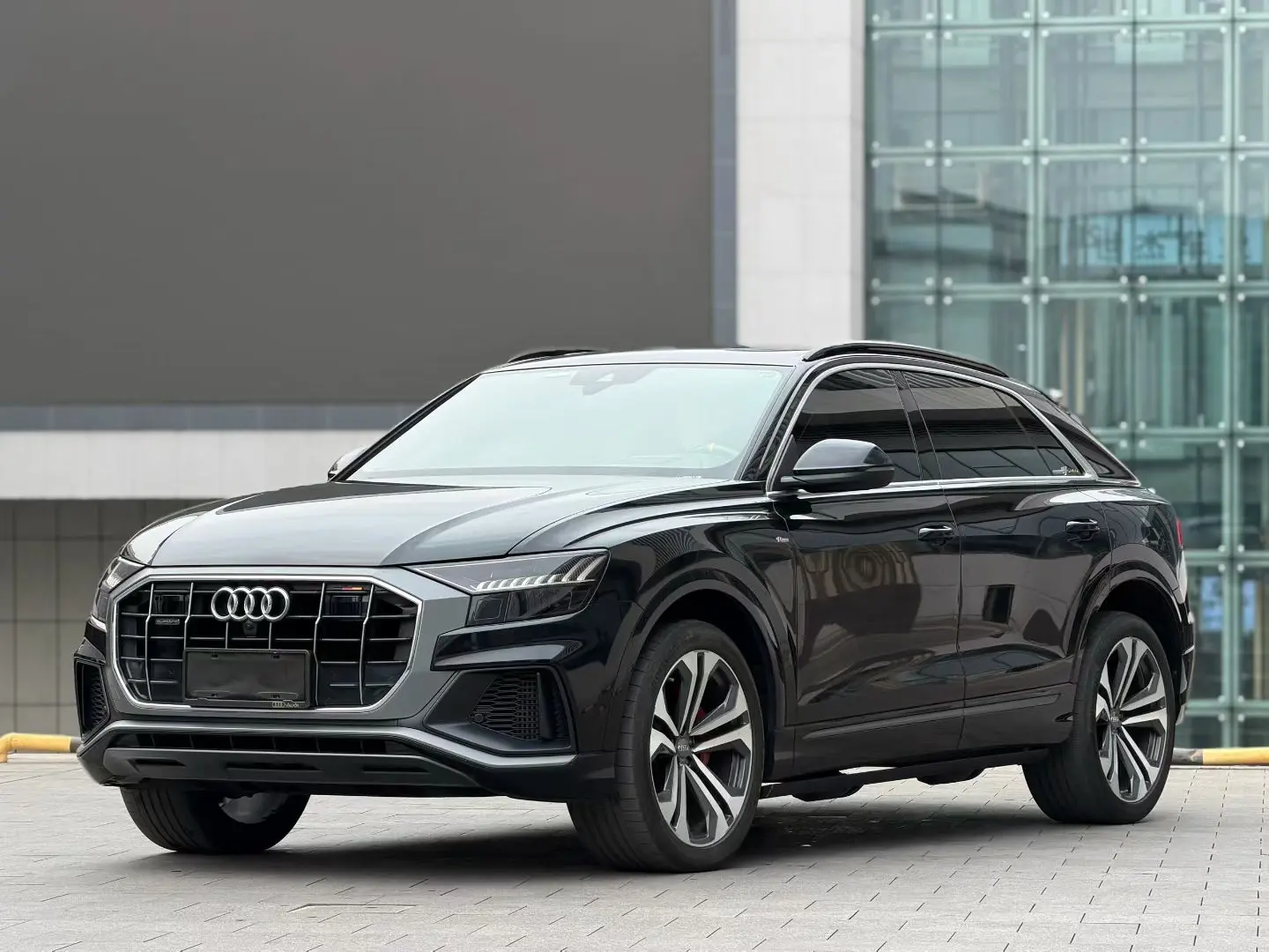 Audi Q8  из Китая