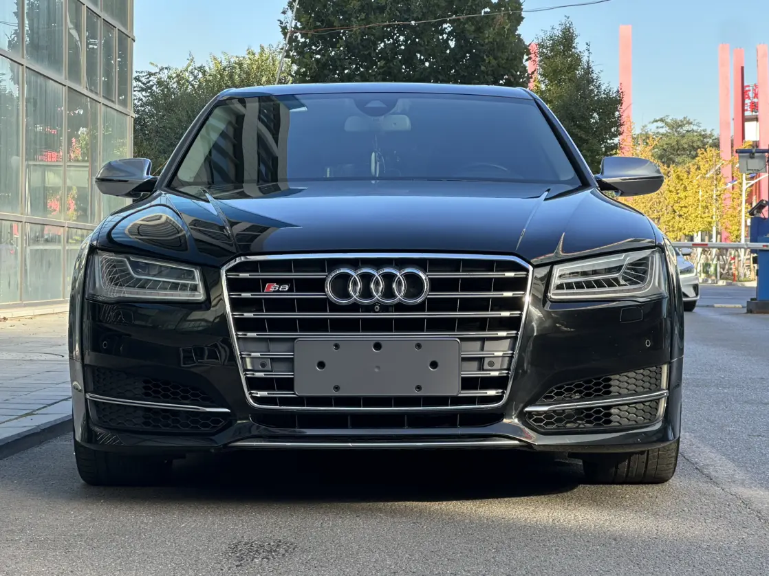 Audi S8  из Китая