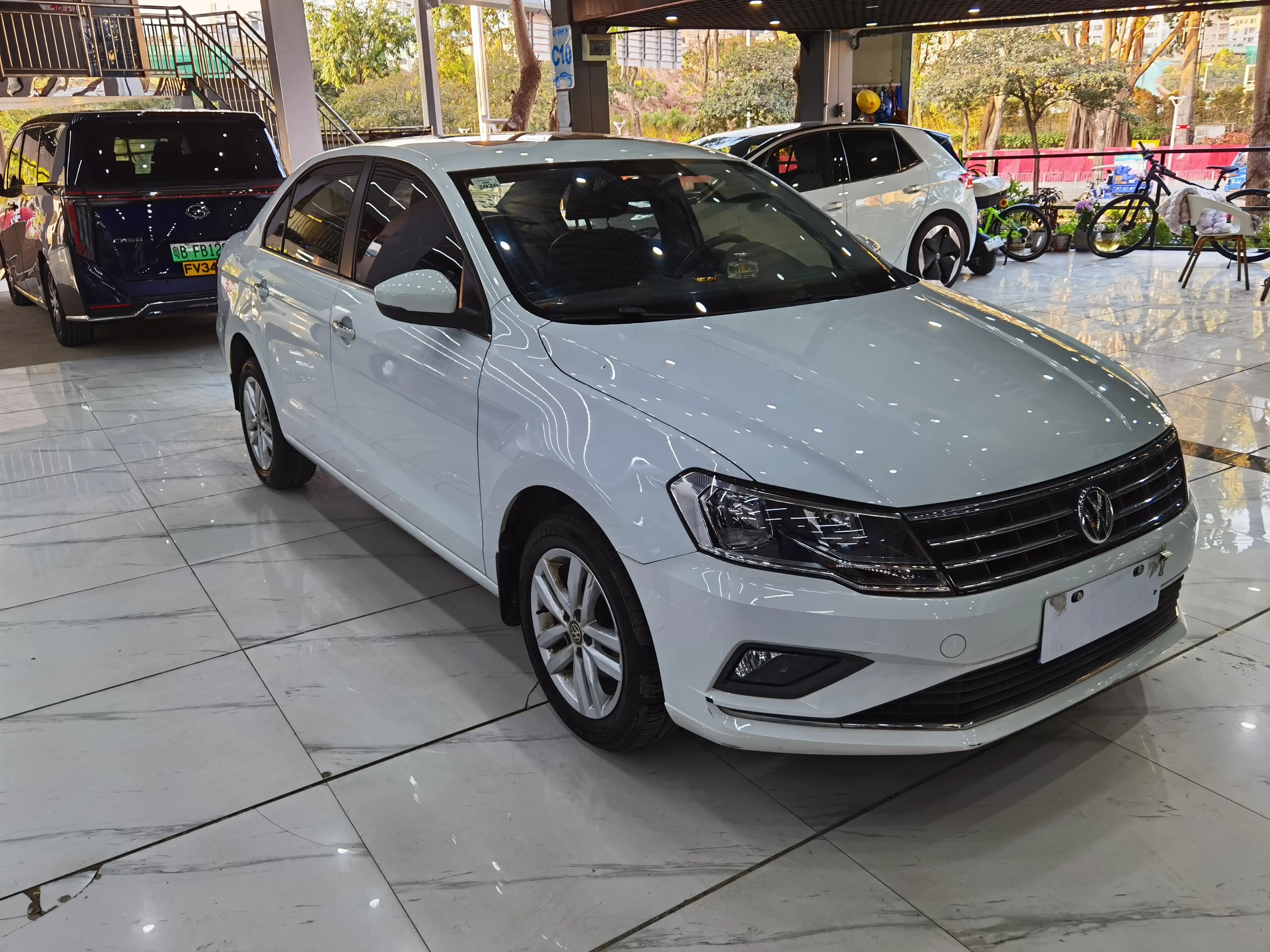 Volkswagen Jetta  из Китая