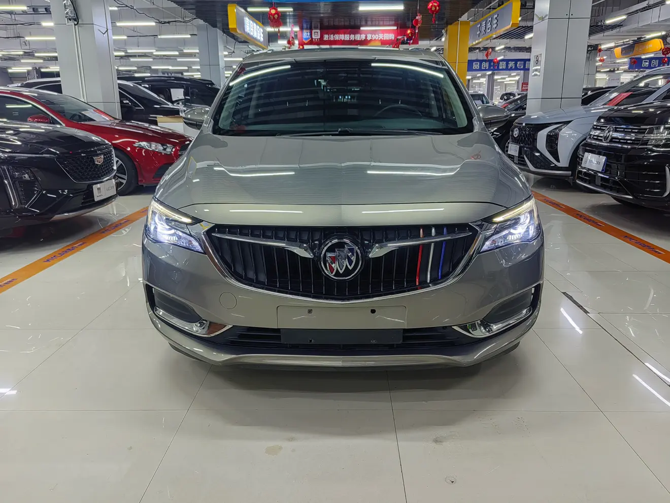 Buick GL6  из Китая