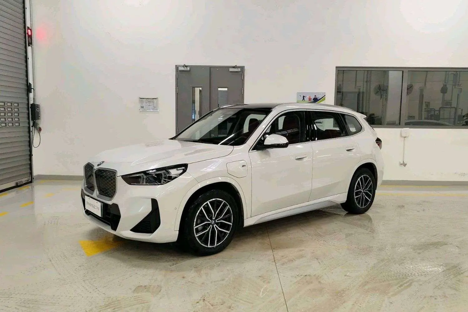 BMW iX1  из Китая