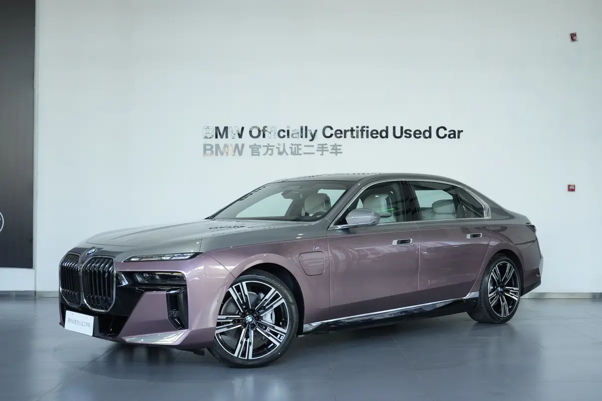 BMW i7  из Китая