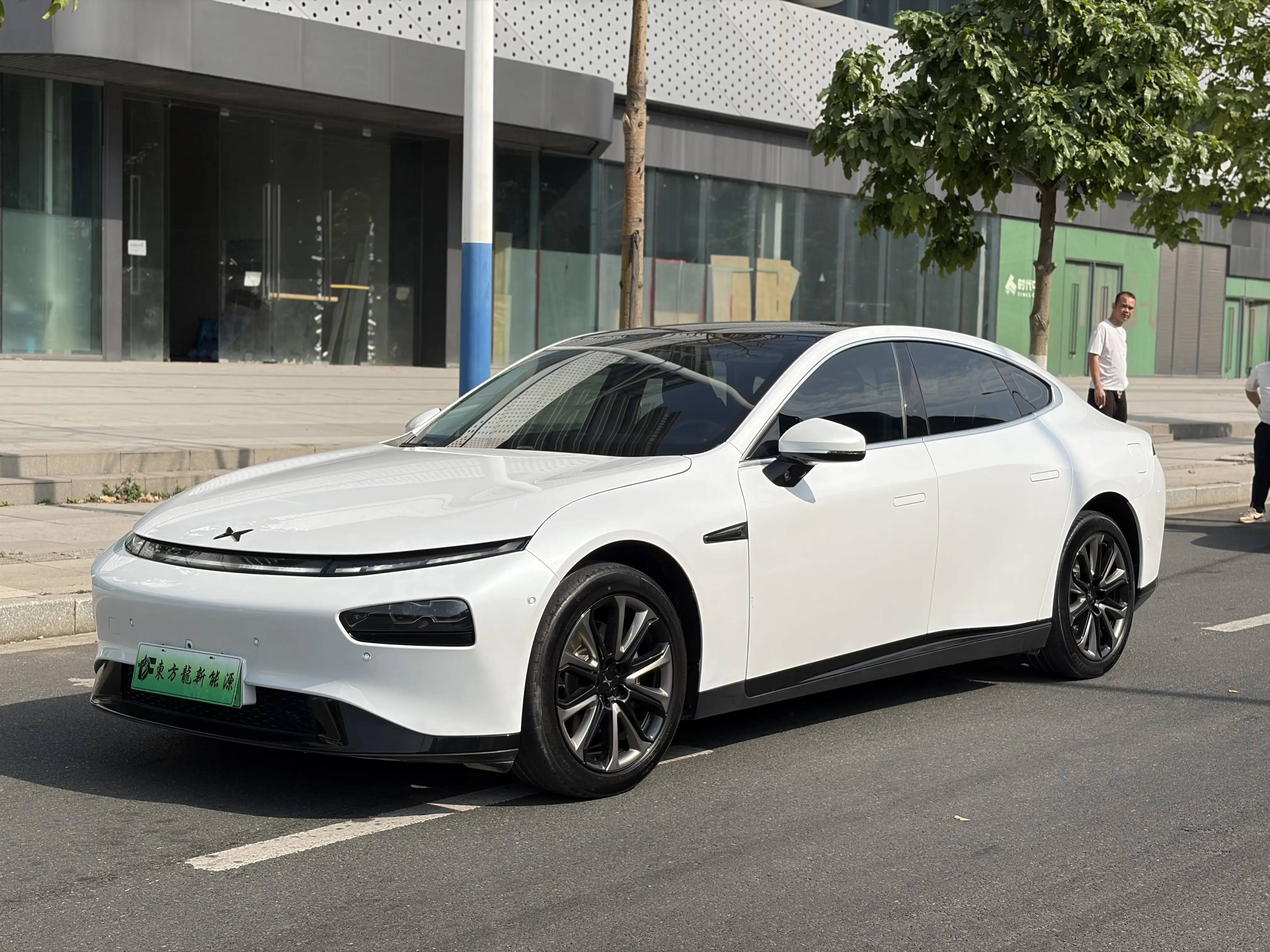 Xpeng P7  из Китая