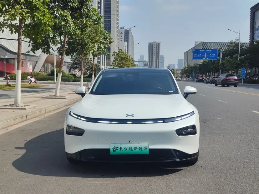 Xpeng P7  из Китая