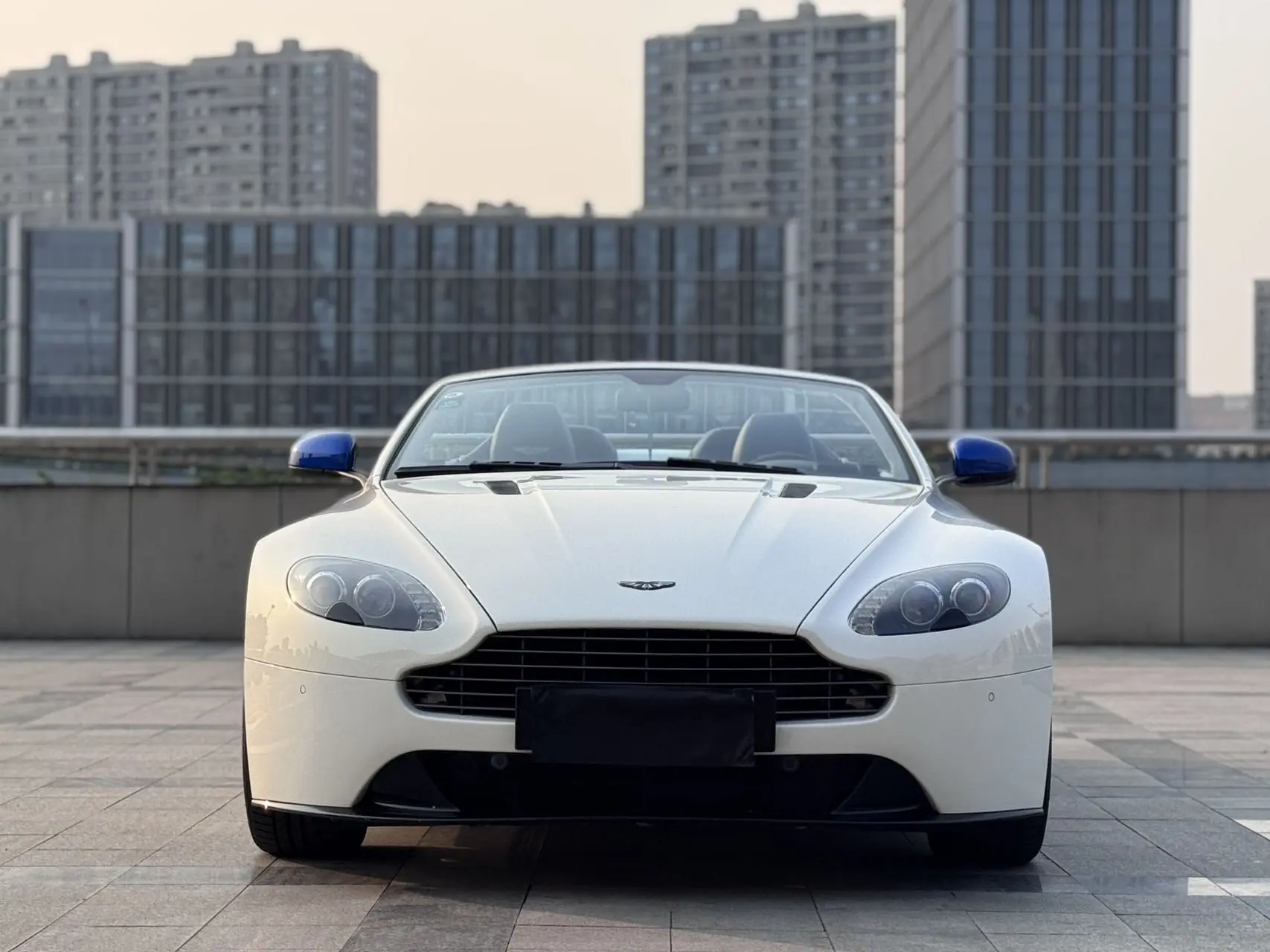 Aston Martin Vantage  из Китая