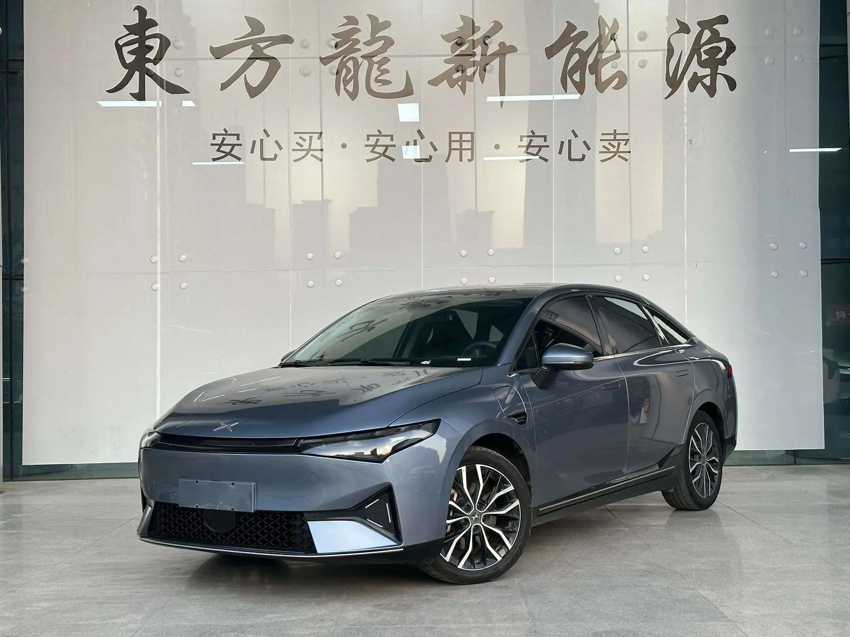 Xpeng P5  из Китая