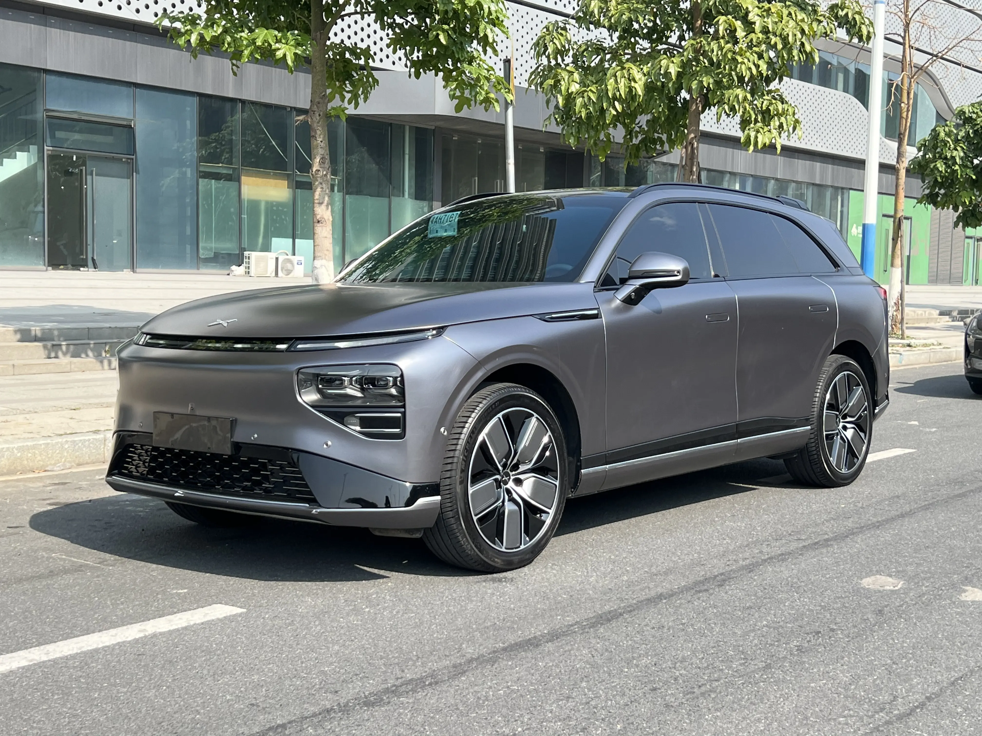 Xpeng G9  из Китая