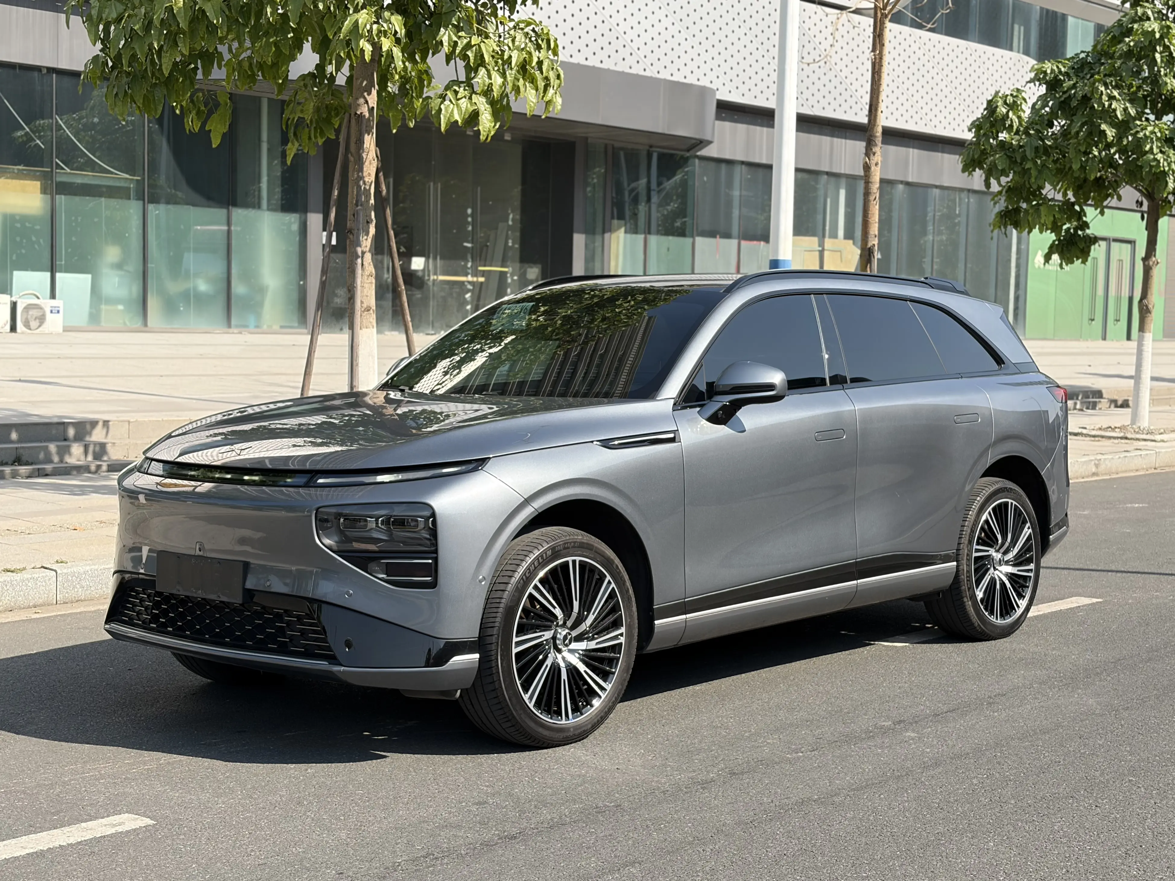 Xpeng G9  из Китая