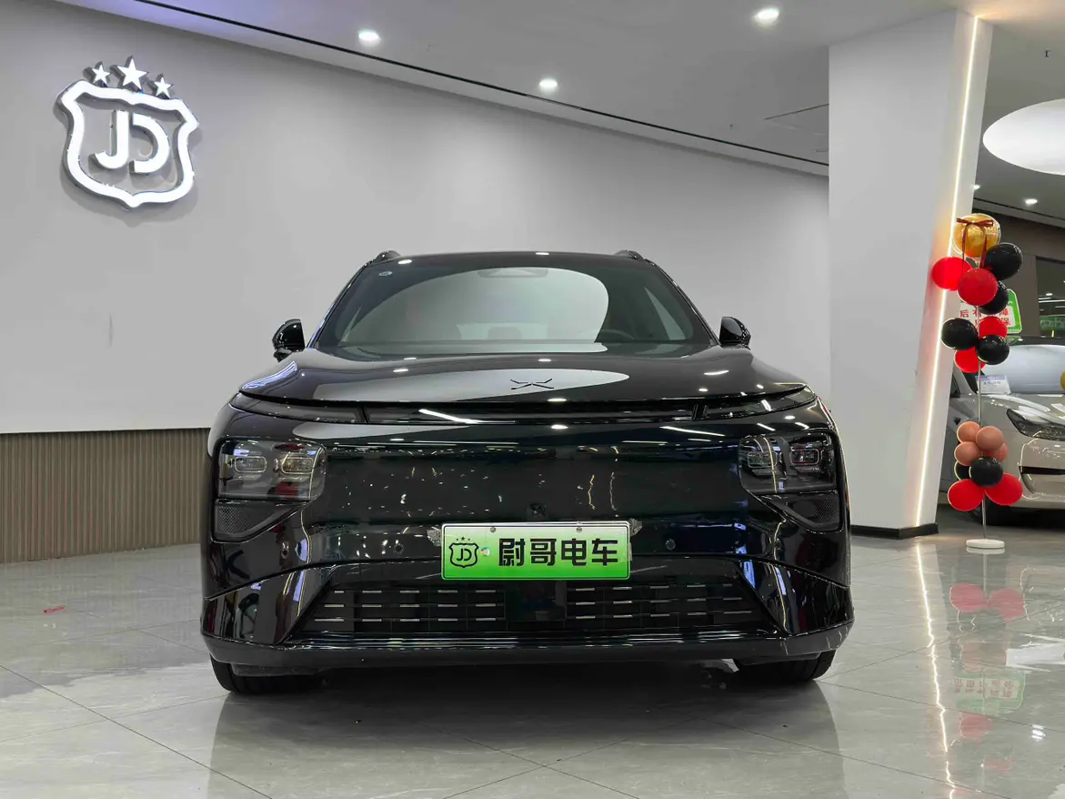 Xpeng G9  из Китая