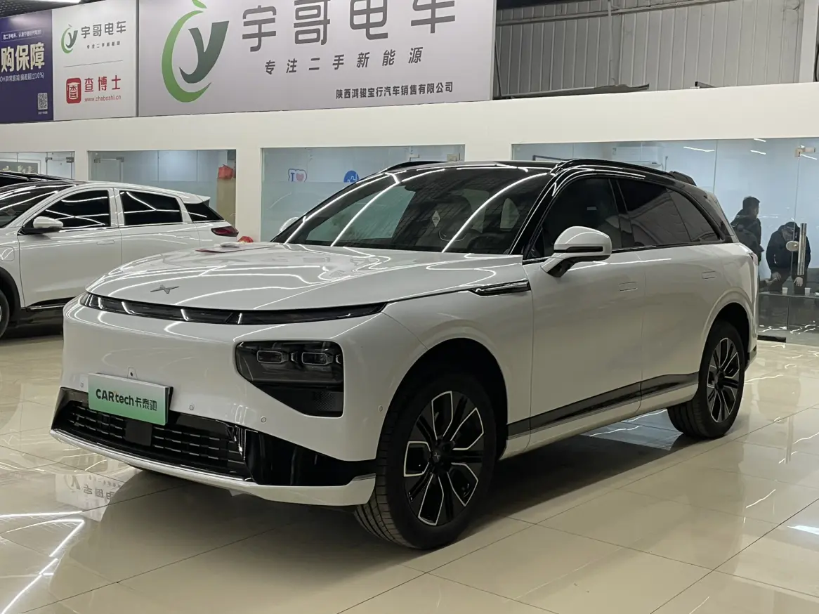 Xpeng G9  из Китая