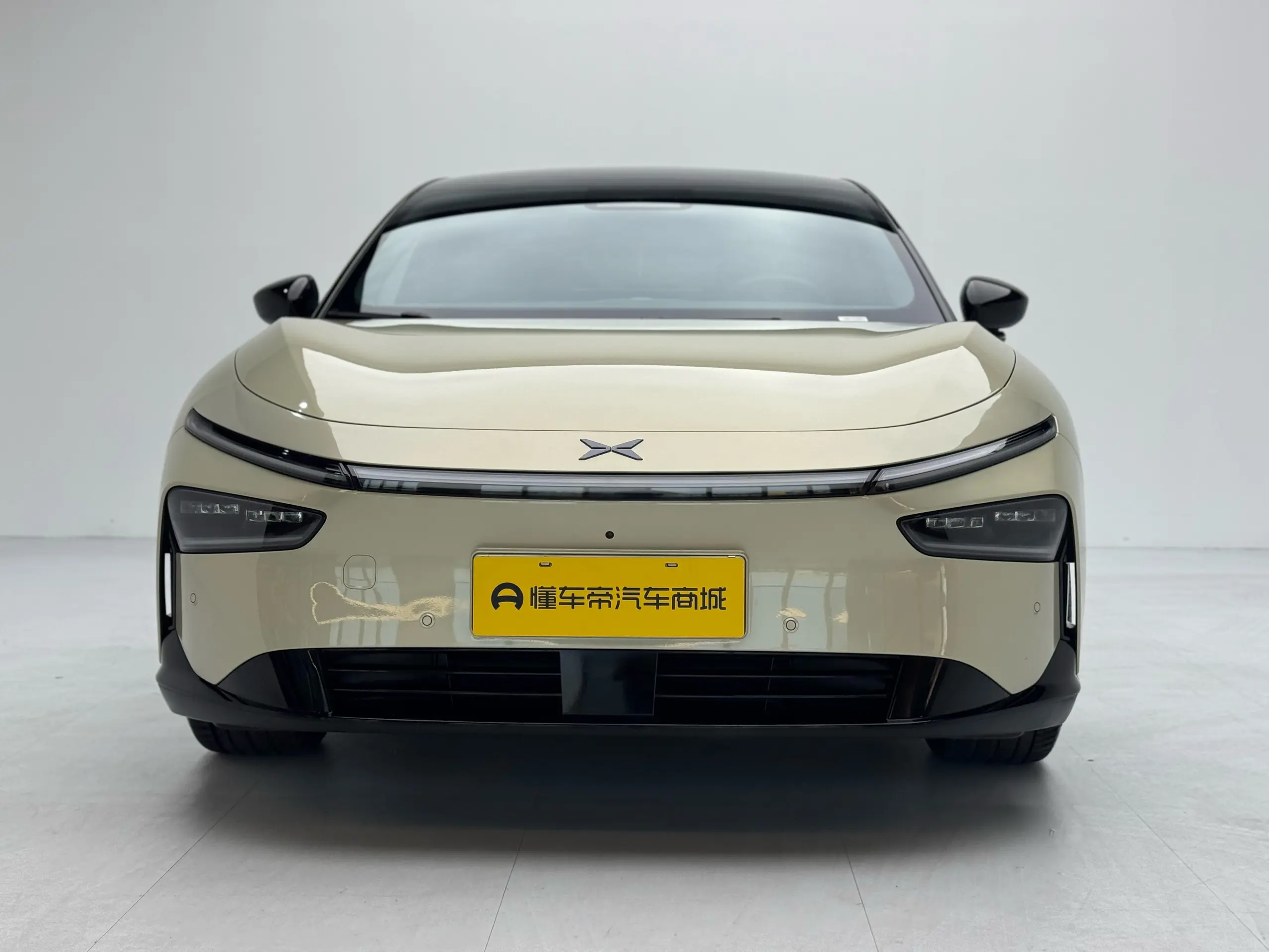 Xpeng P7+  из Китая