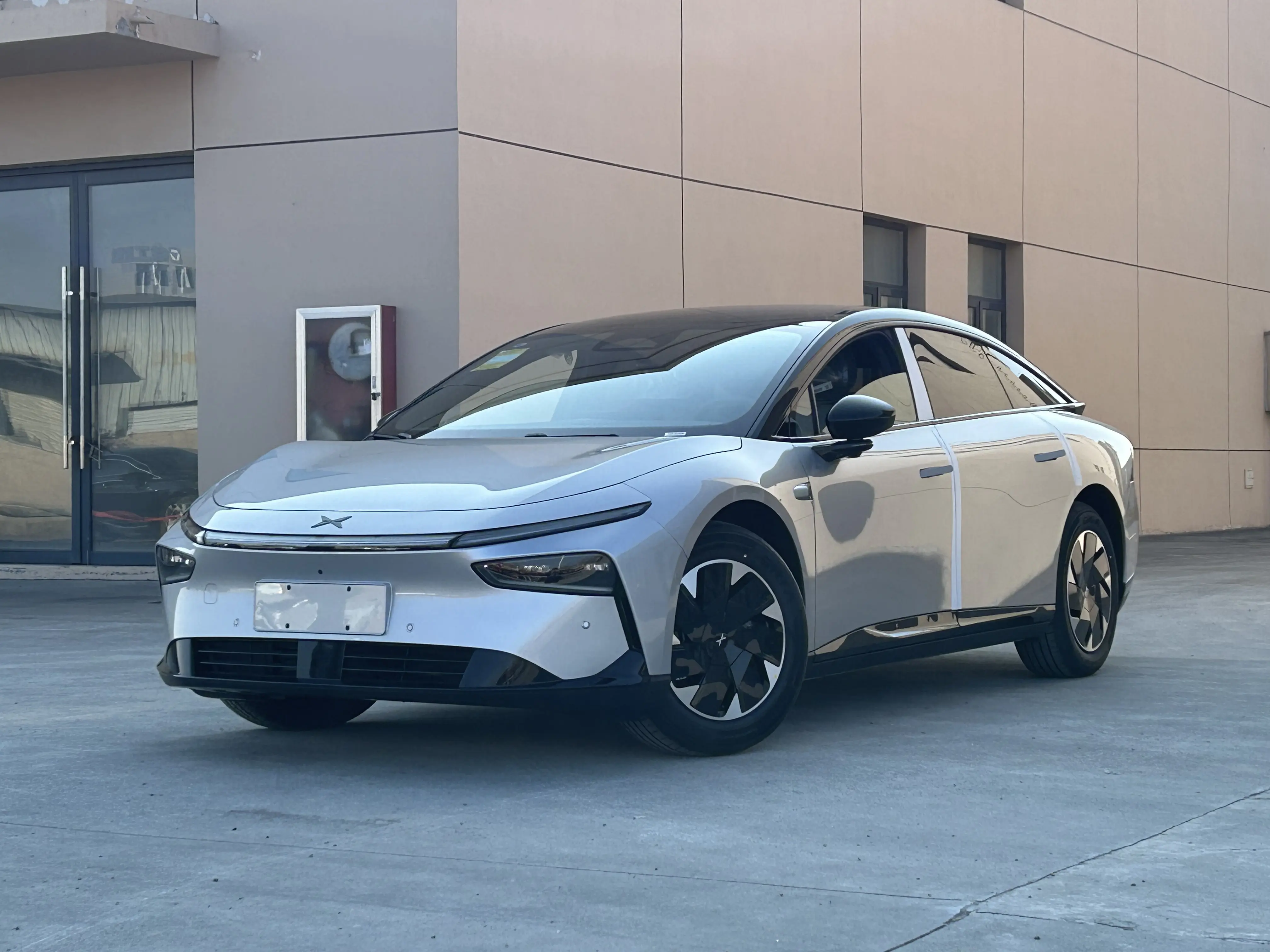 Xpeng P7+  из Китая