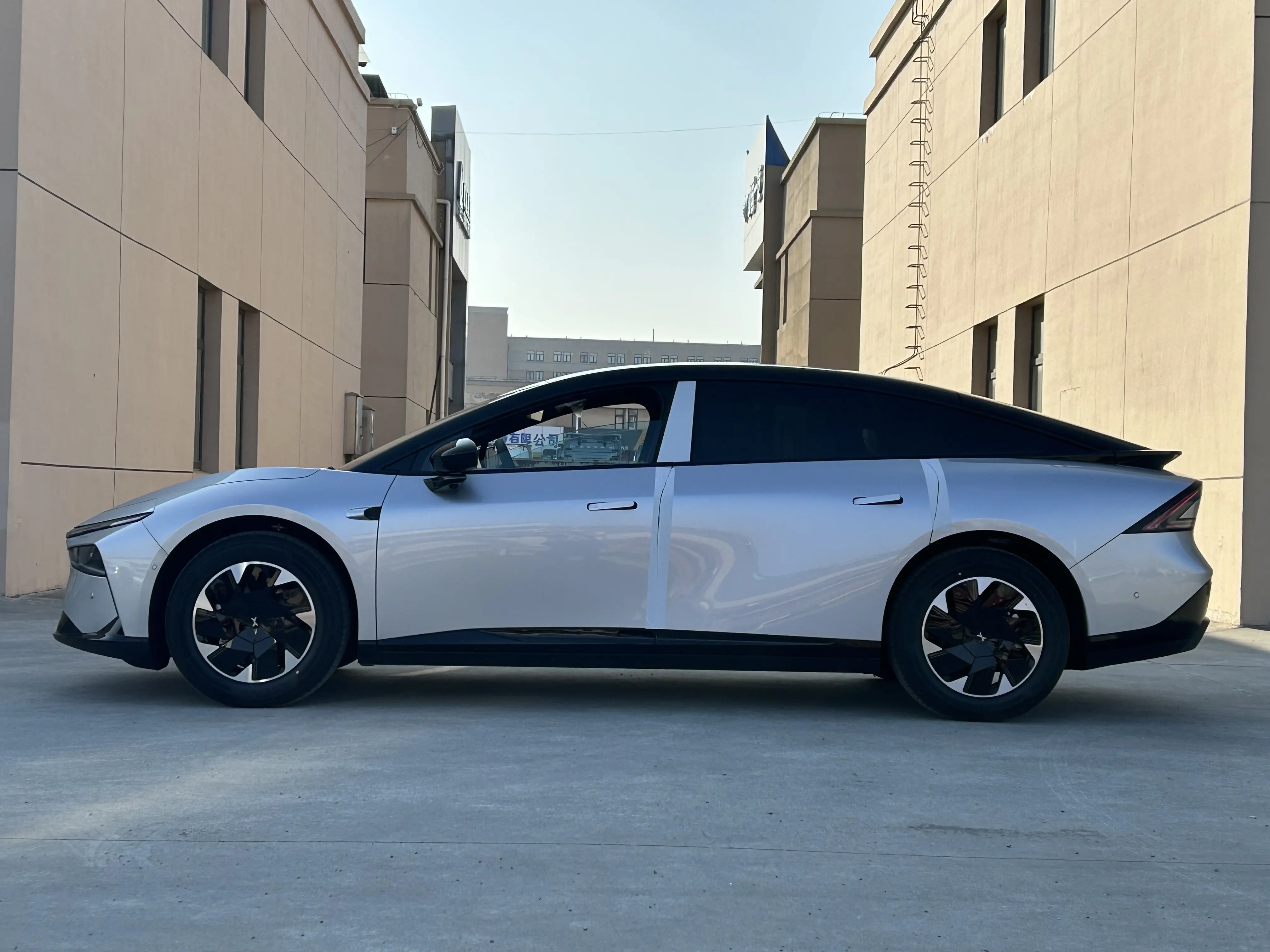 Xpeng P7+  из Китая