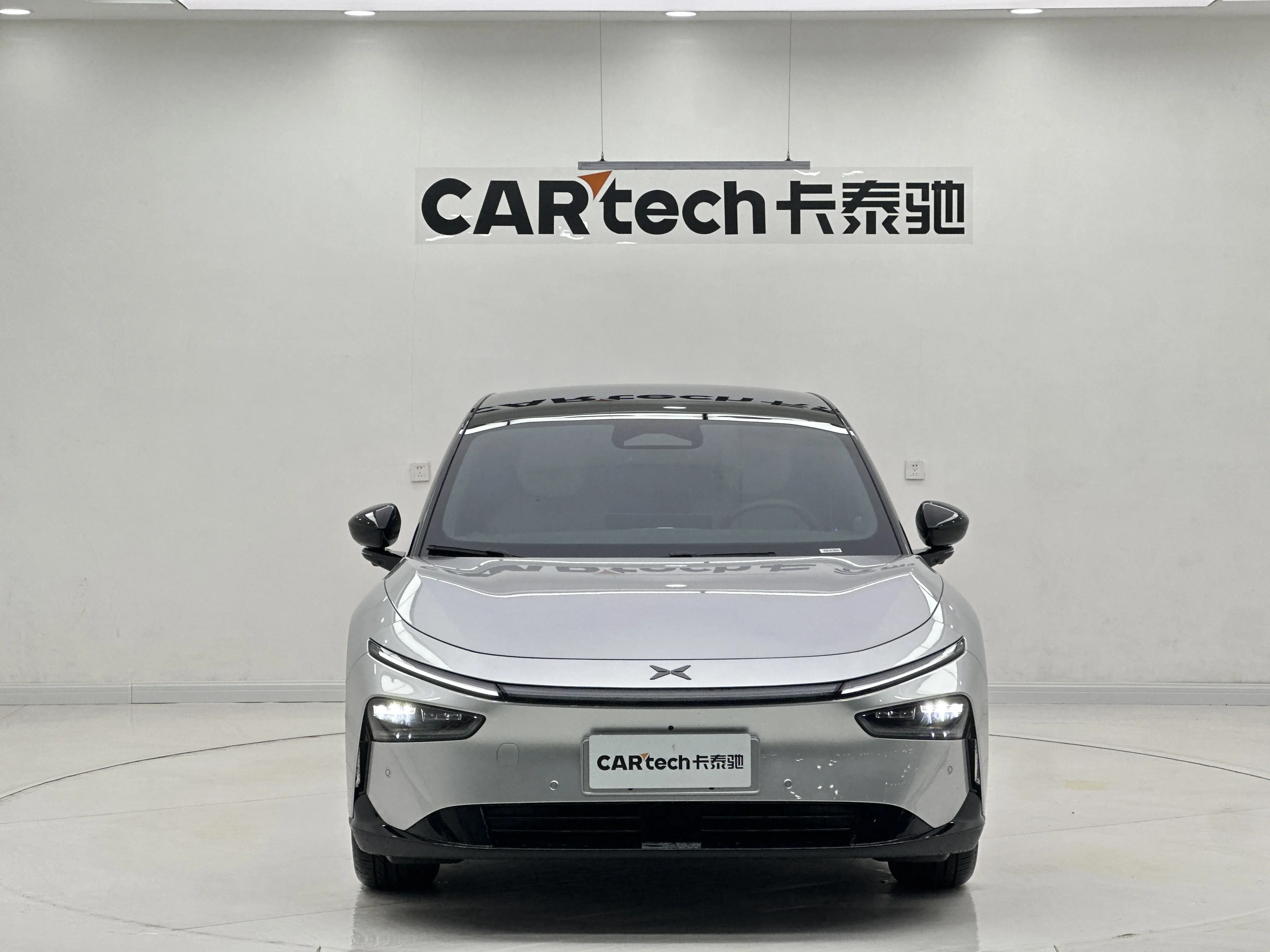 Xpeng P7+  из Китая