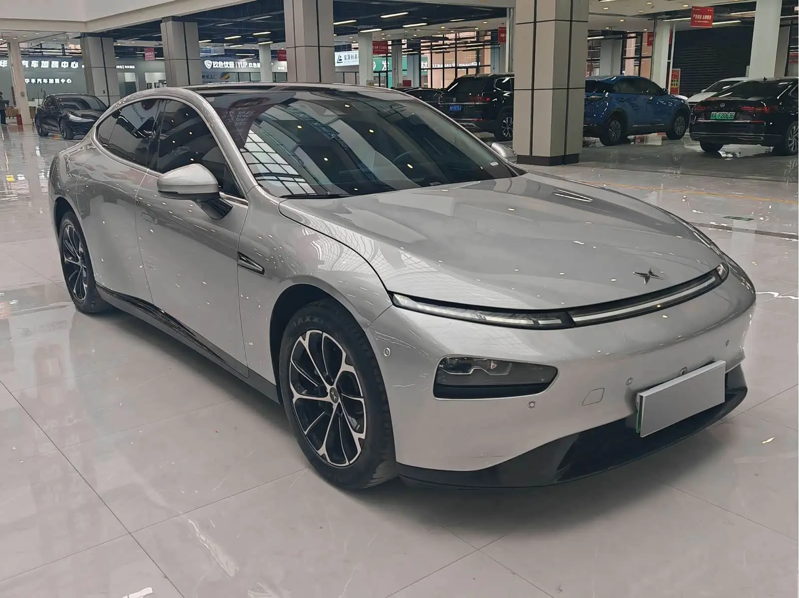 Xpeng P7  из Китая