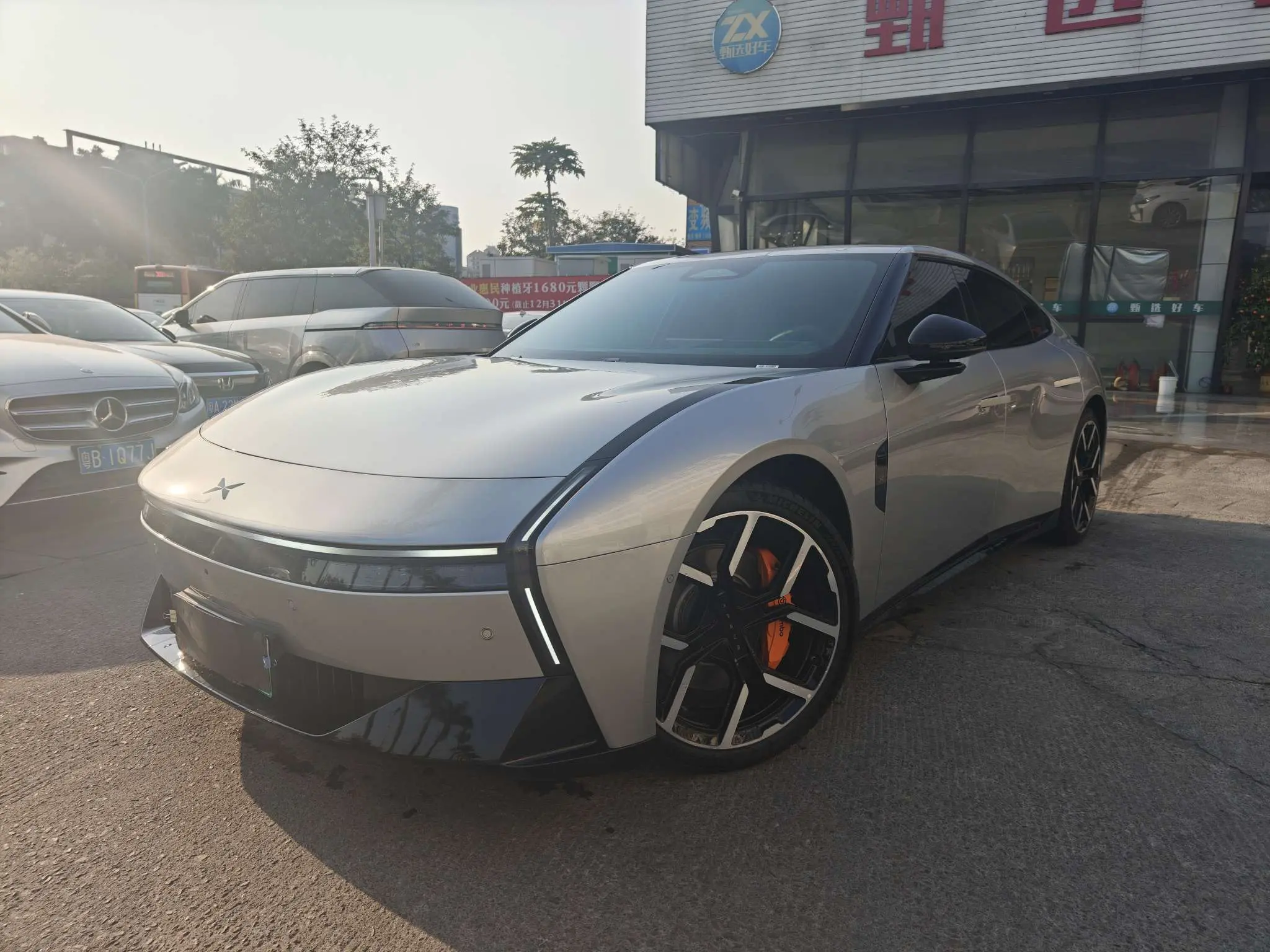 Xpeng P7  из Китая