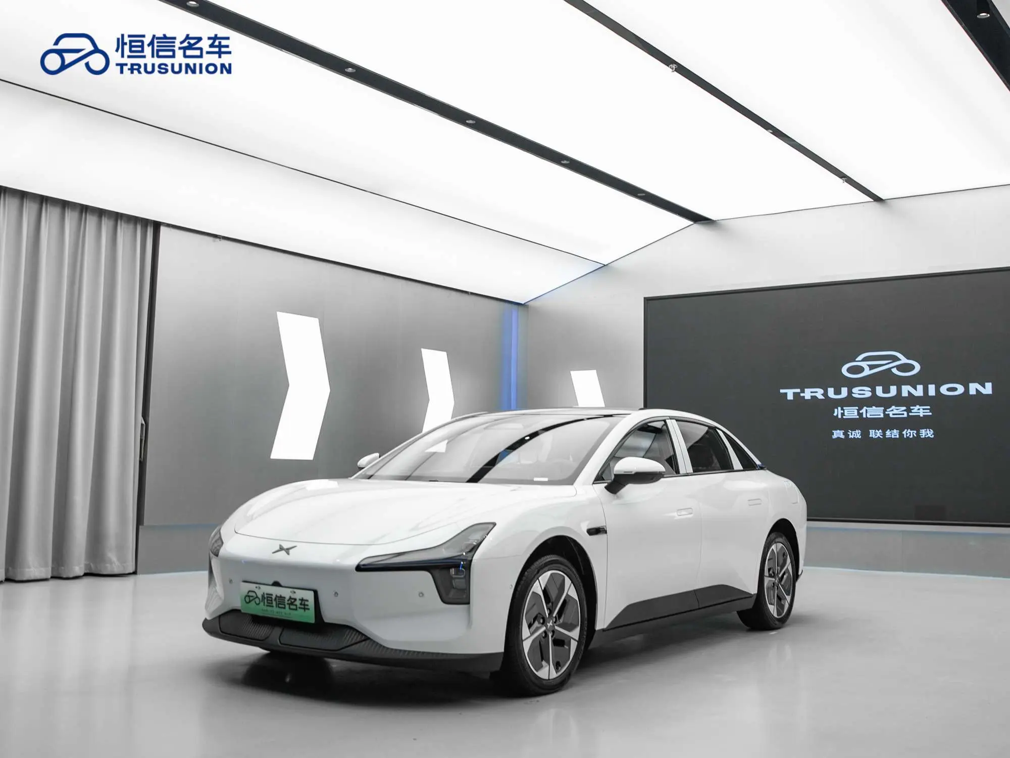 Xpeng Xiaopeng MONA M03  из Китая