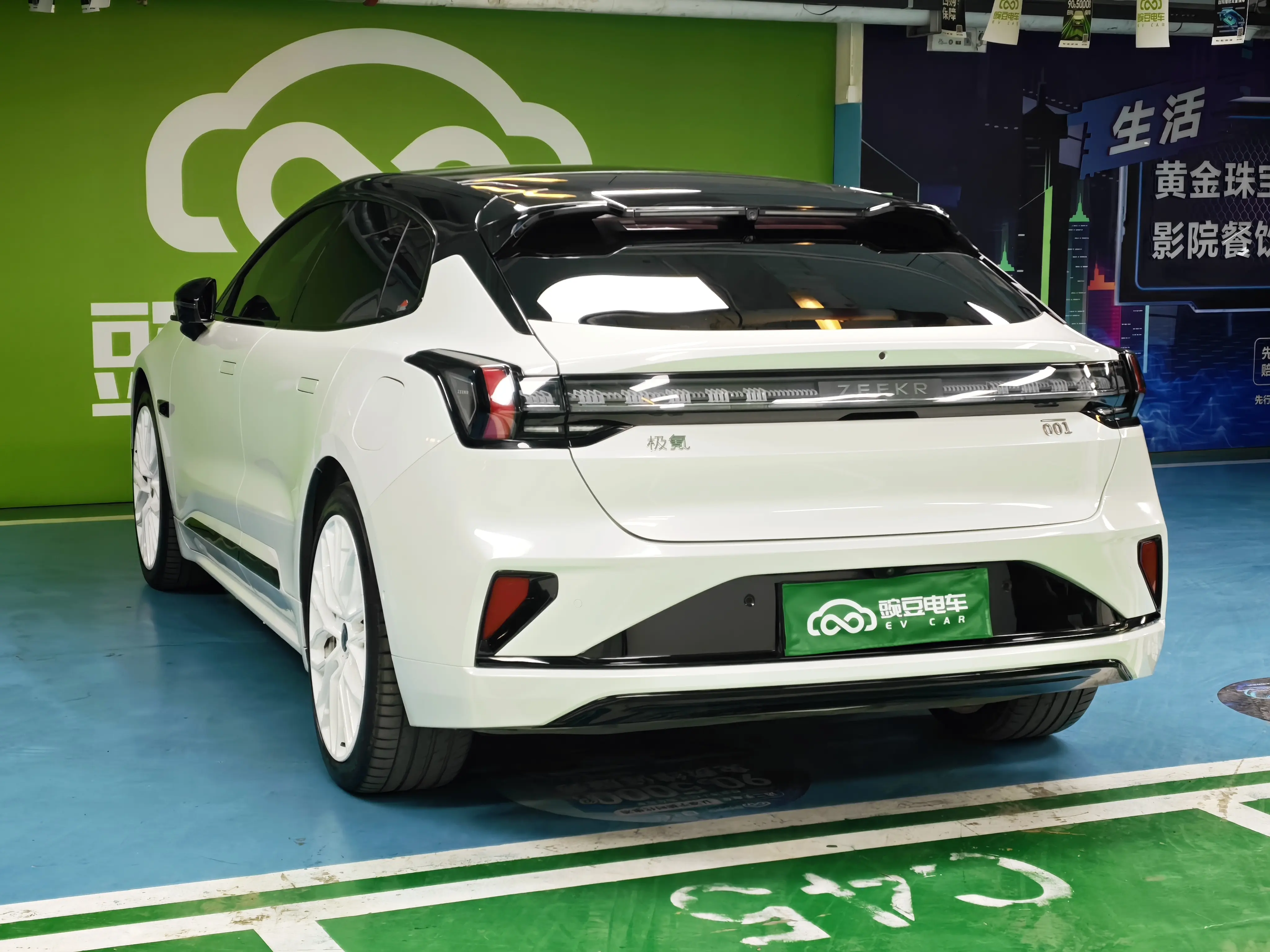 ZEEKR 001  из Китая