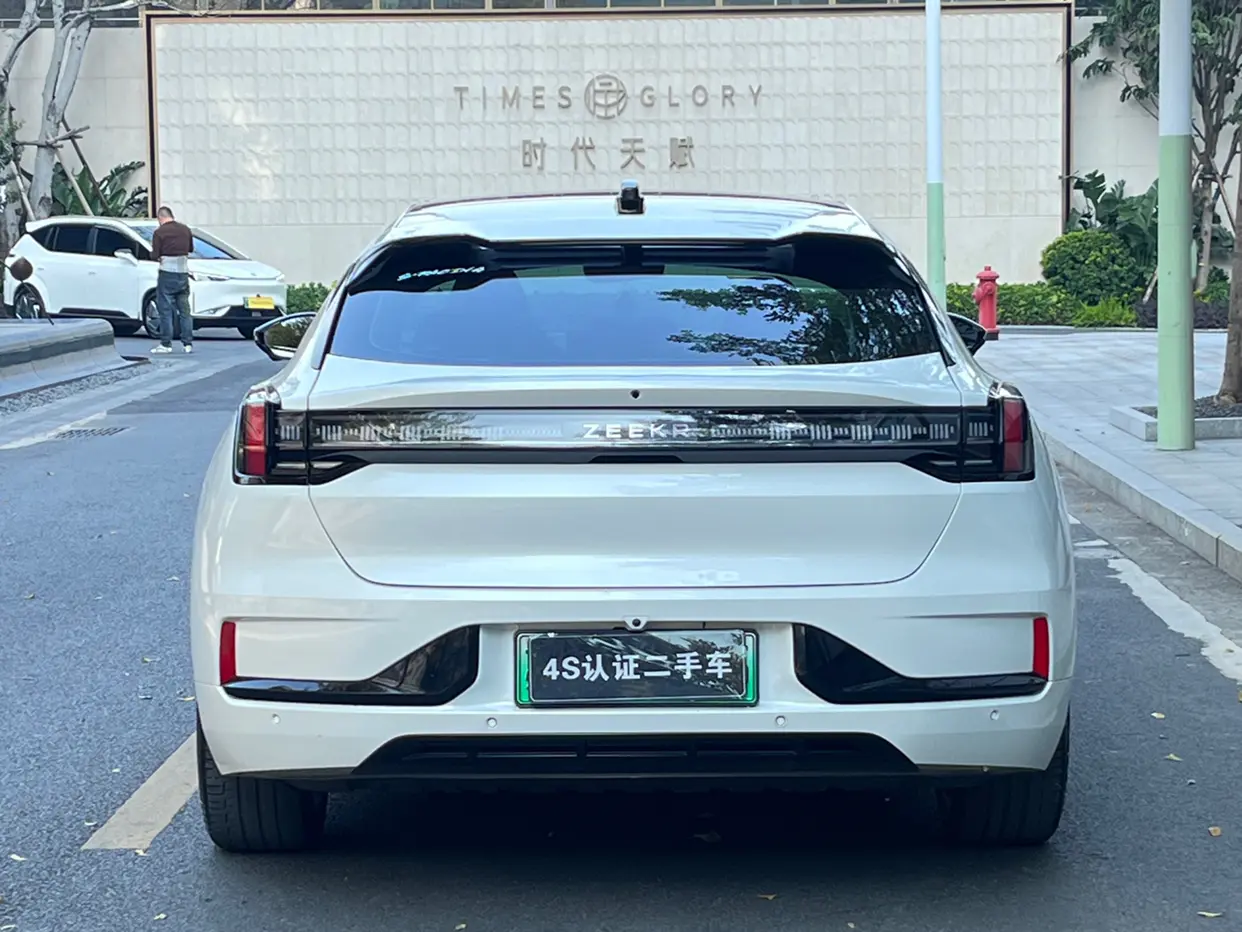 ZEEKR 001  из Китая