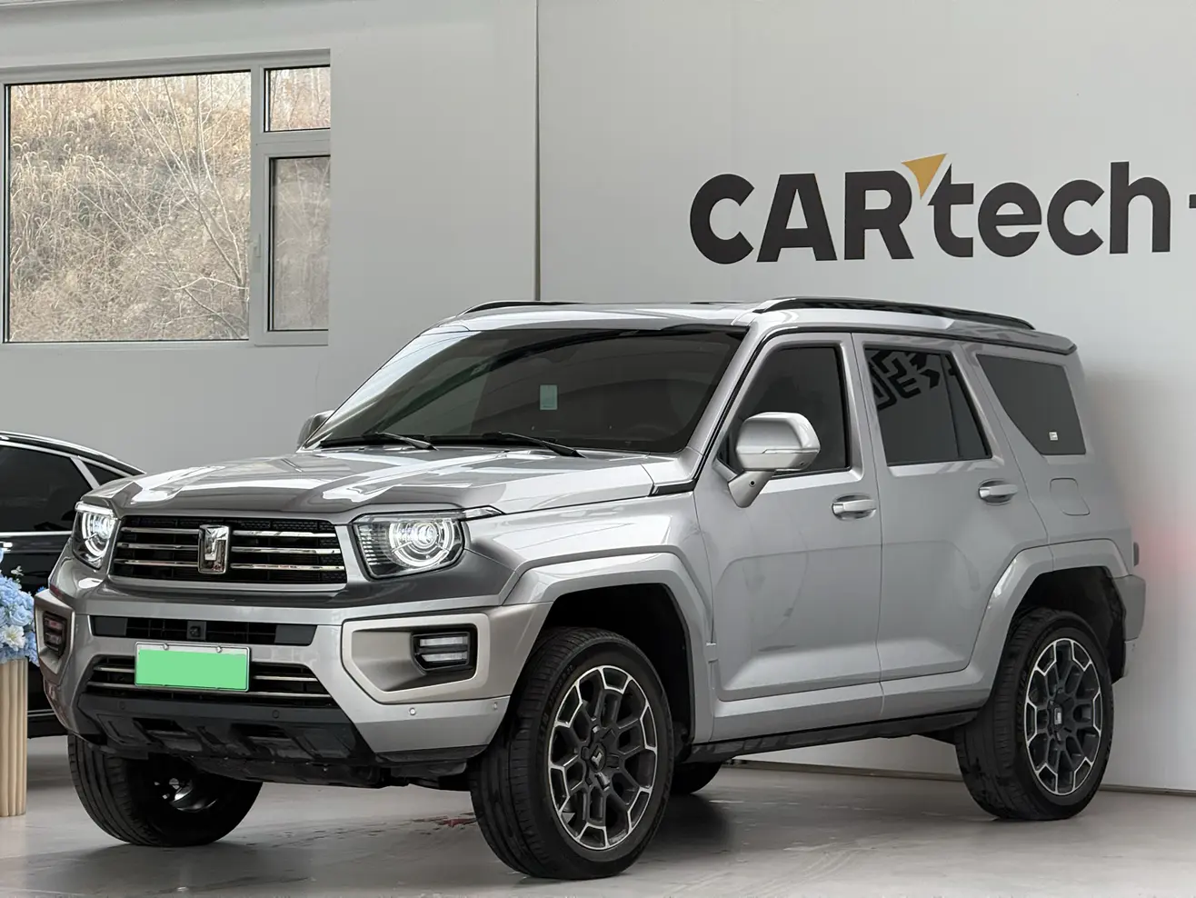 Tank 700 Hi4-T  из Китая