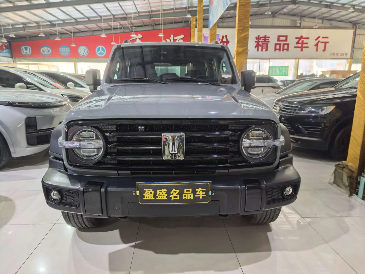 Tank 300  из Китая