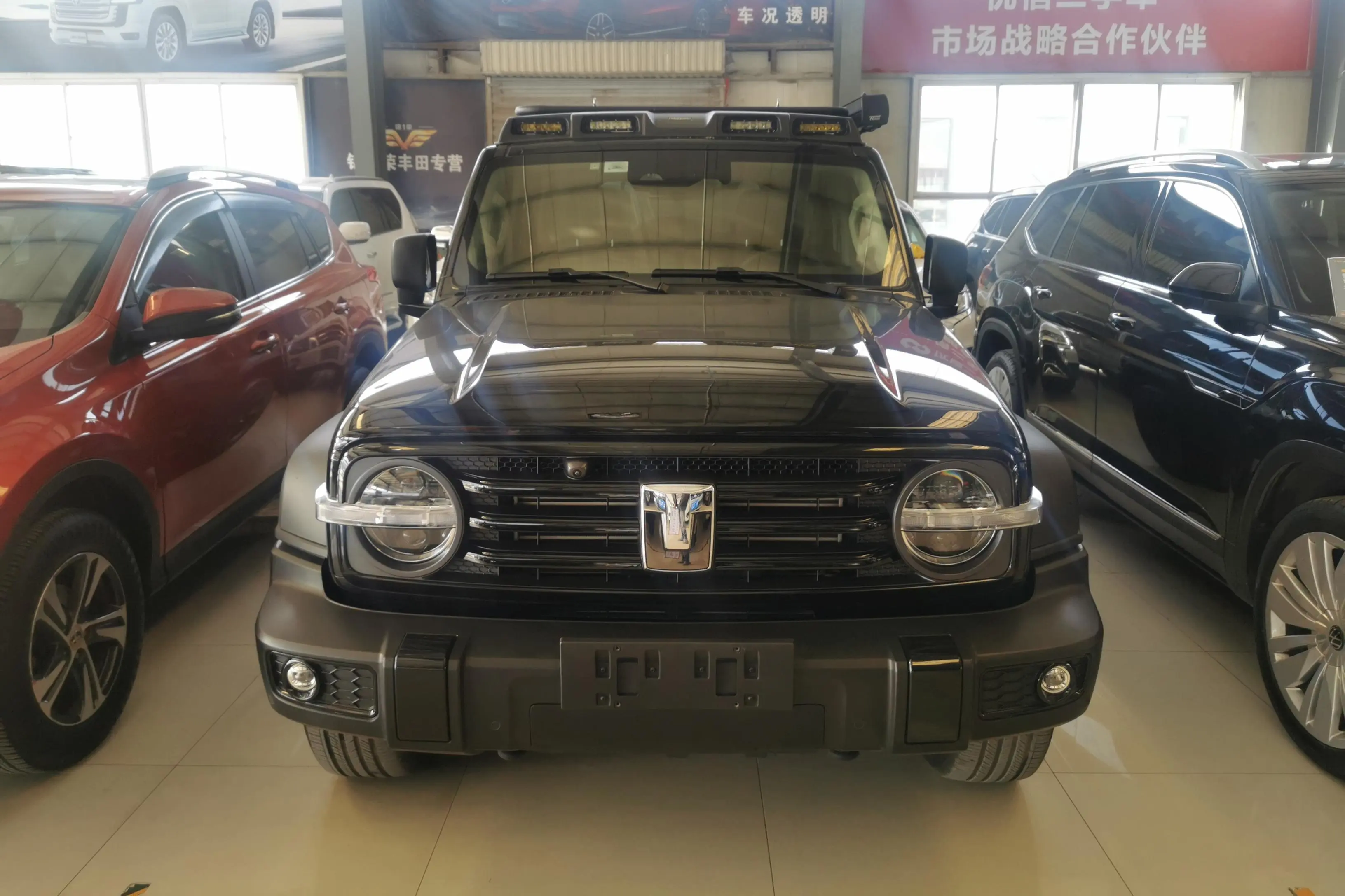 Tank 300  из Китая