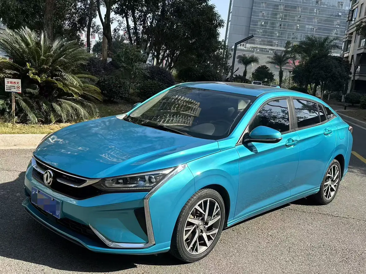 Dongfeng Yixuan  из Китая