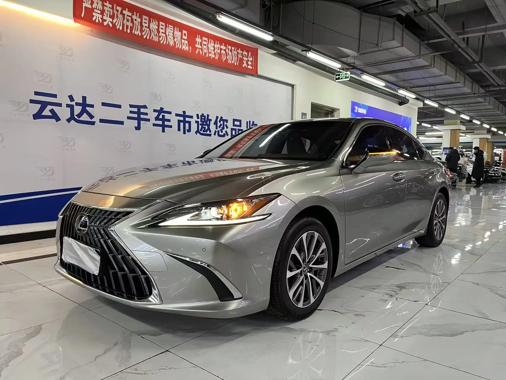 Lexus ES