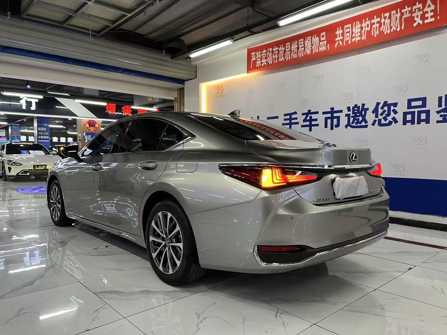 Lexus ES