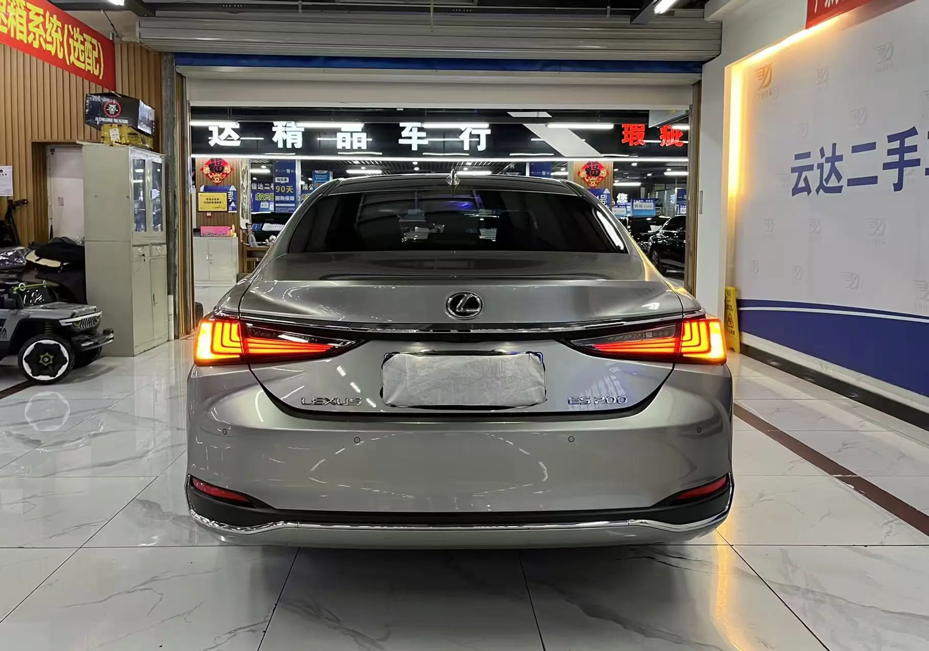 Lexus ES