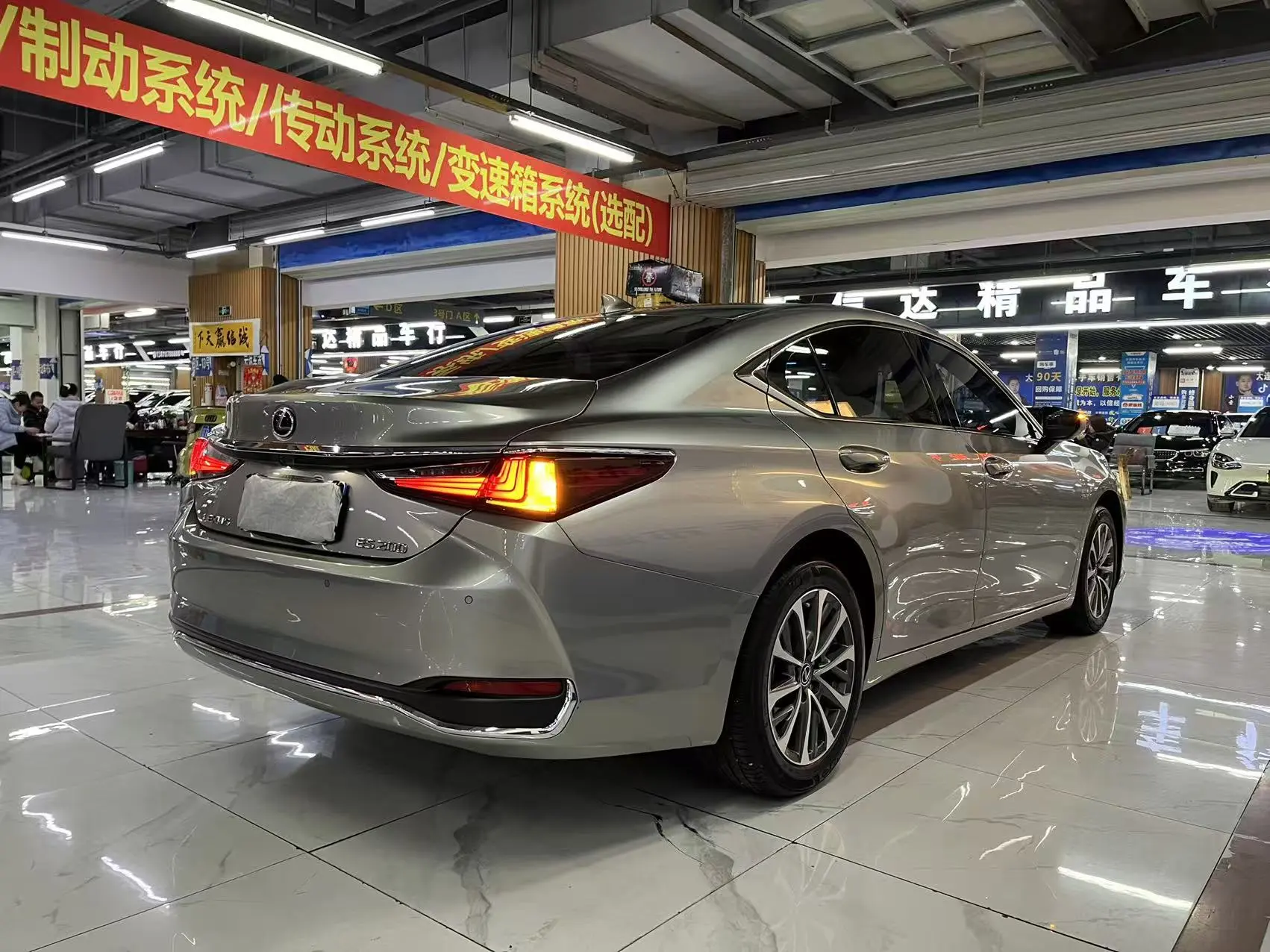 Lexus ES
