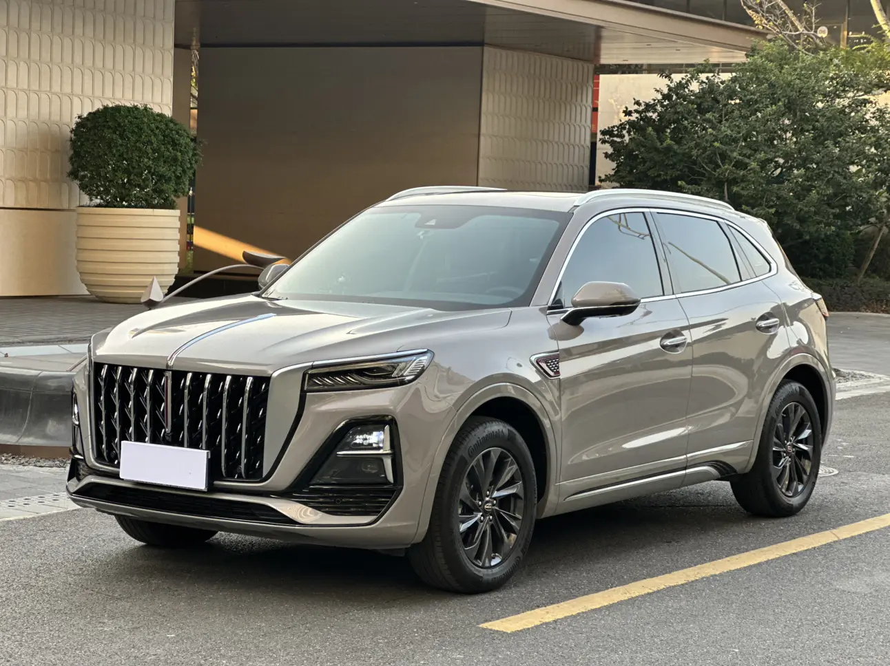 Hongqi HS5  из Китая