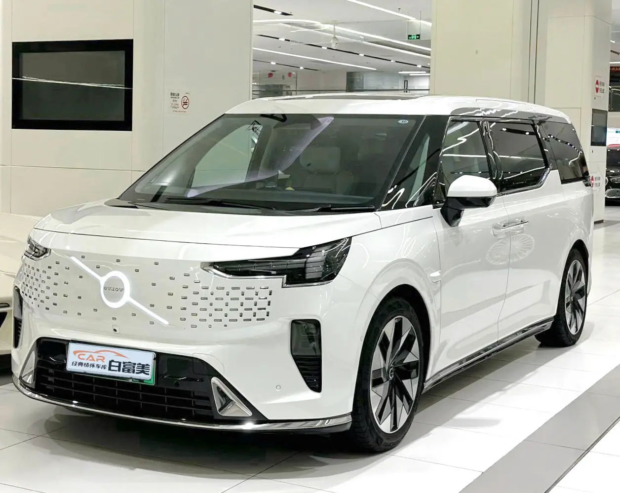 Volvo EM90  из Китая