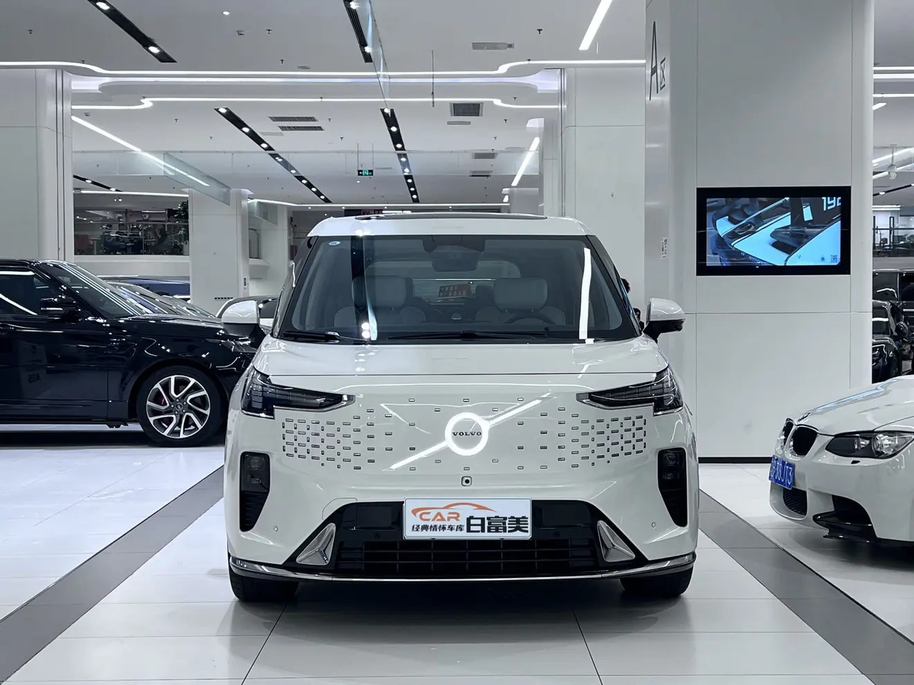 Volvo EM90  из Китая