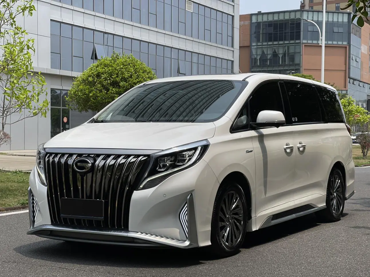 GAC Trumpchi M8  из Китая