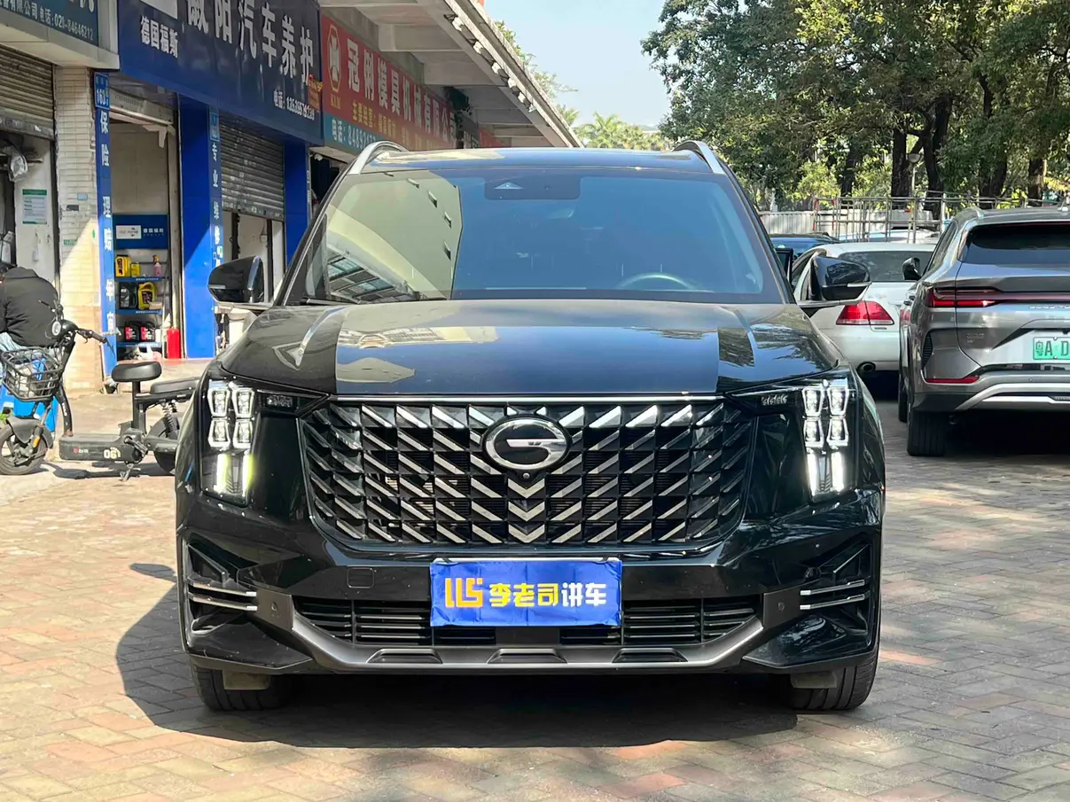 GAC Trumpchi GS8  из Китая