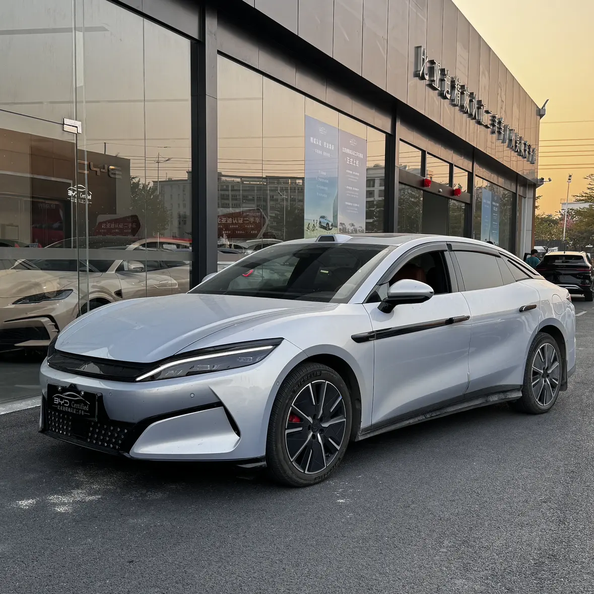 BYD Han L EV  из Китая