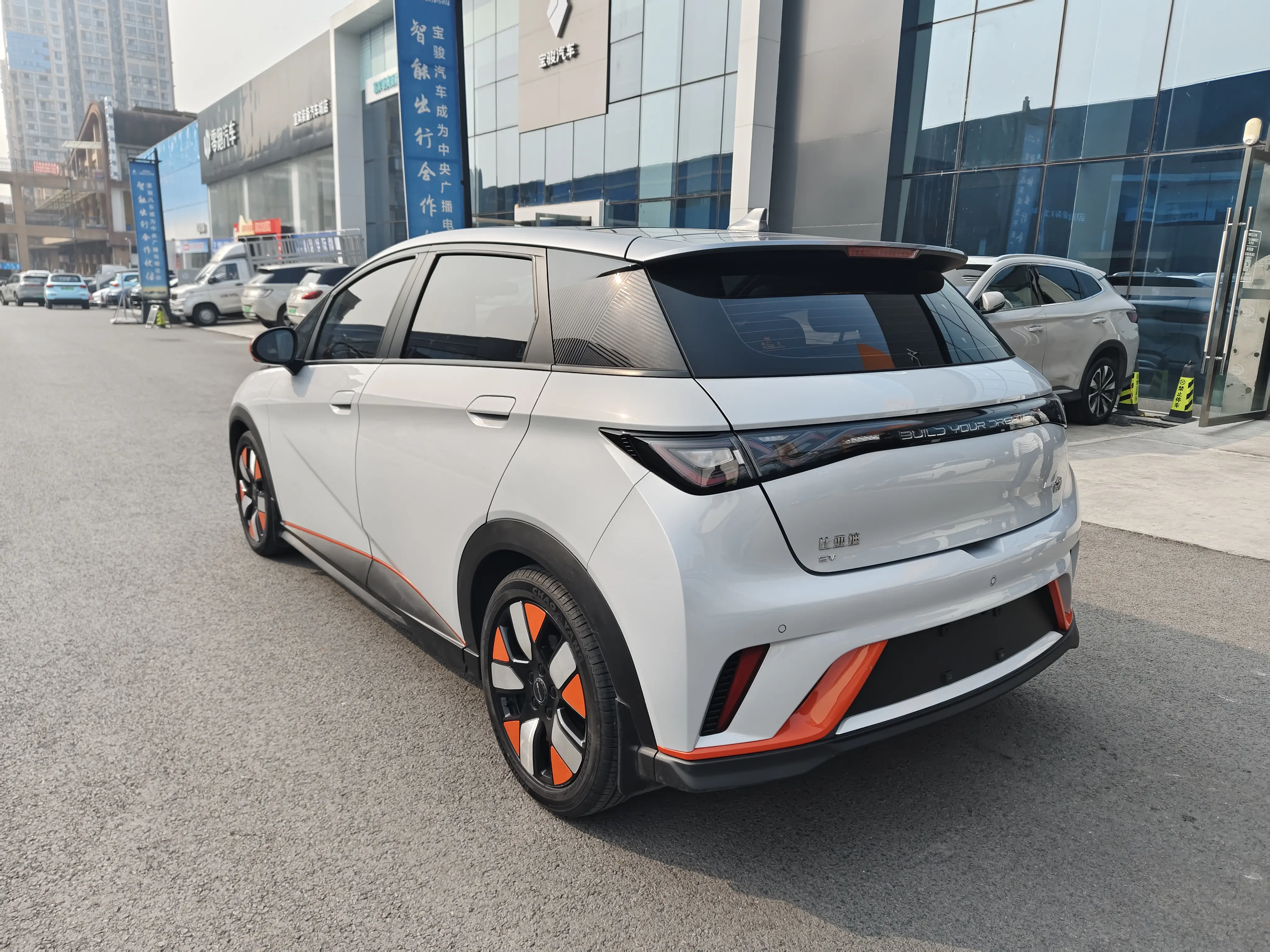 BYD Dolphin  из Китая