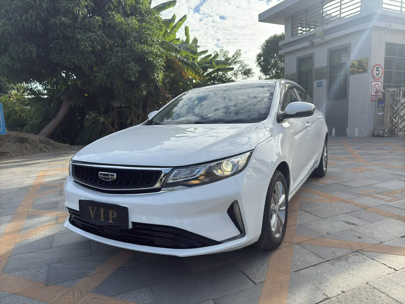 Geely Emgrand GL  из Китая