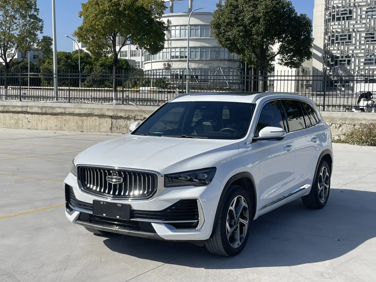 Geely Monjaro (Xingyue L)  из Китая