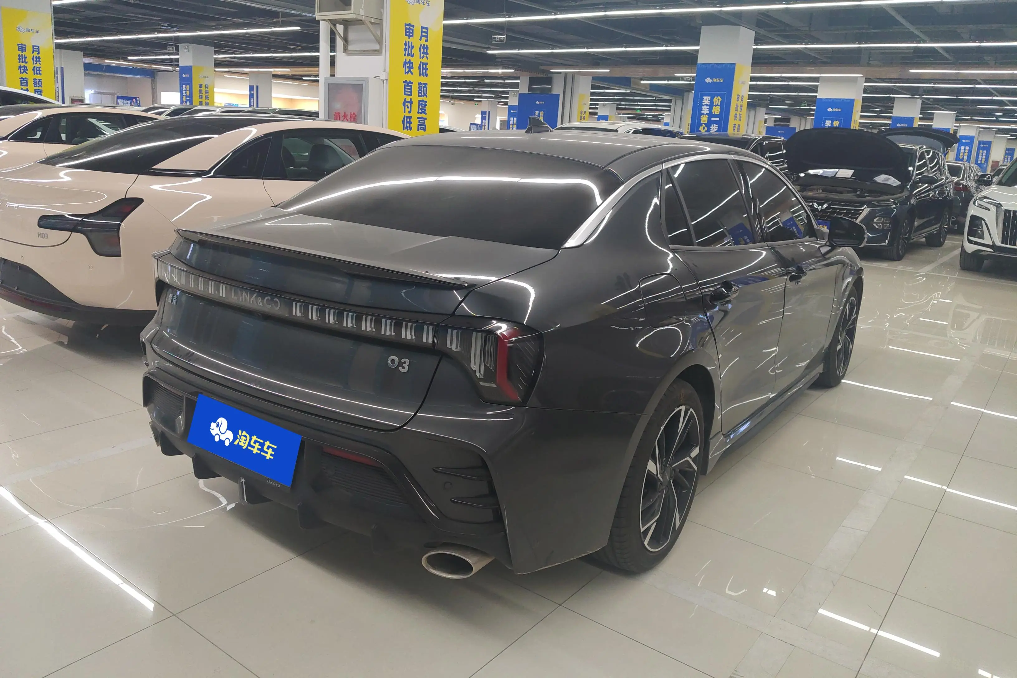 Lynk & Co 03