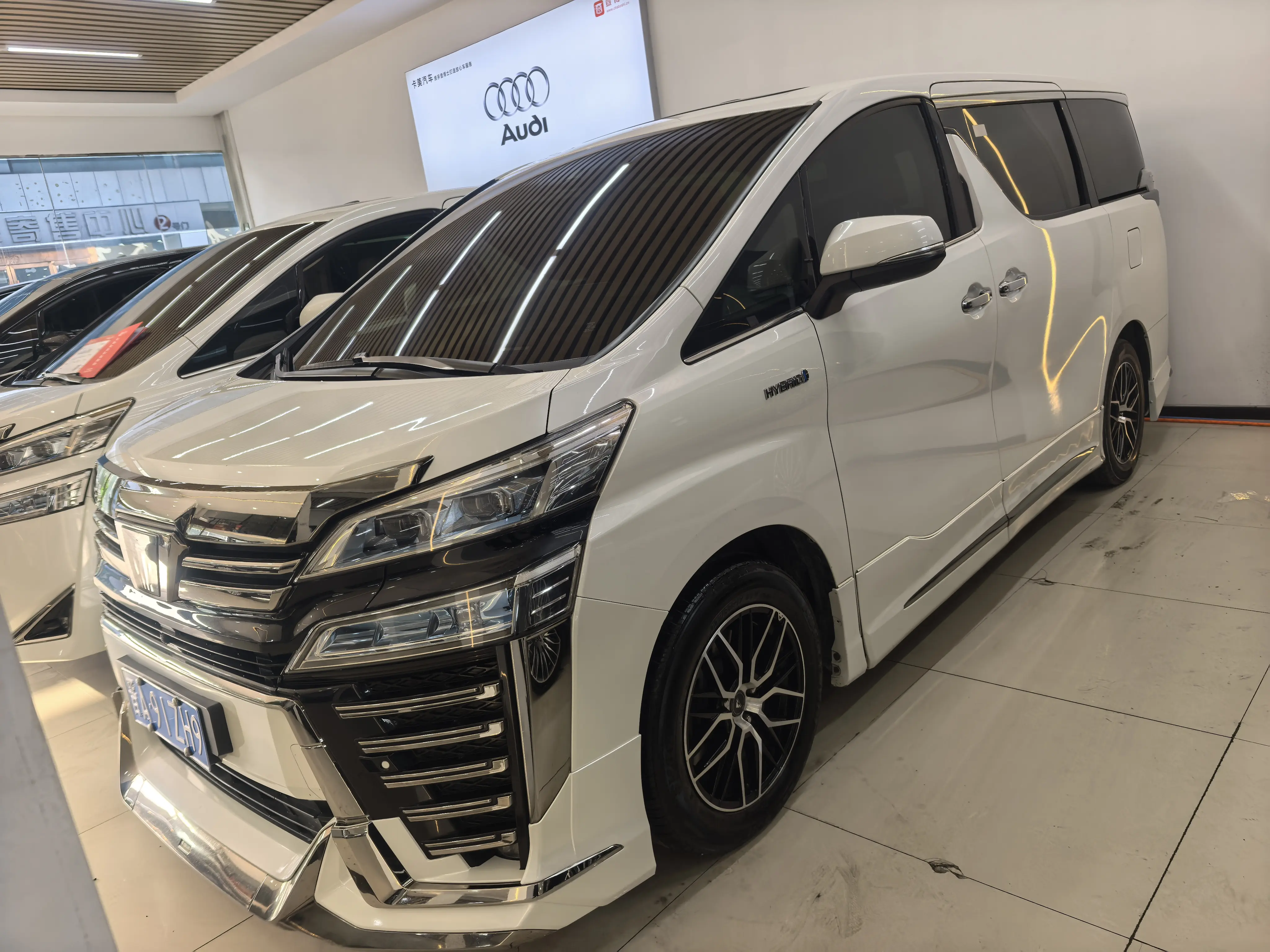 Toyota Crown Wellfire (Wilfa)  из Китая