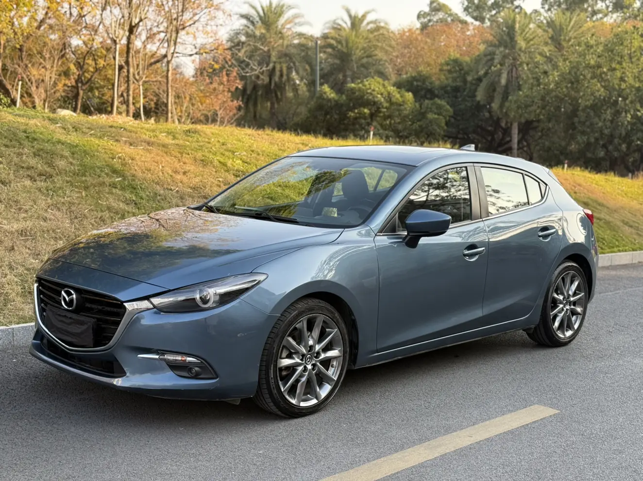 Mazda Axela (Mazda3)  из Китая