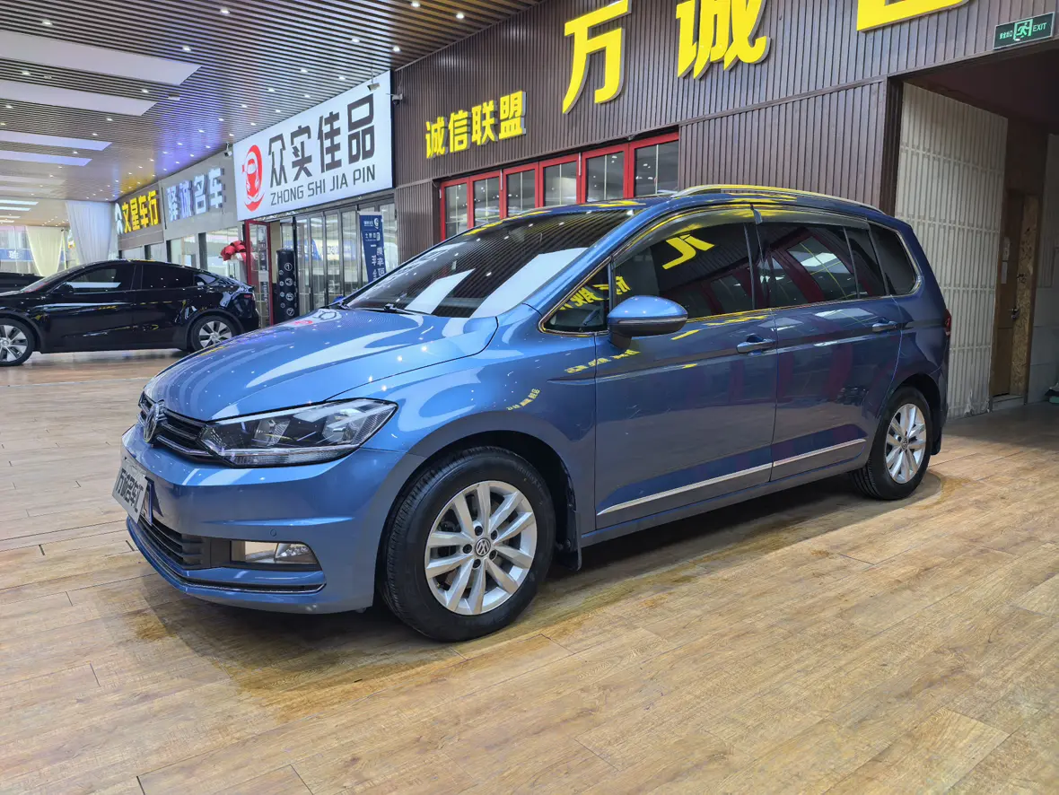 Volkswagen Touran L  из Китая