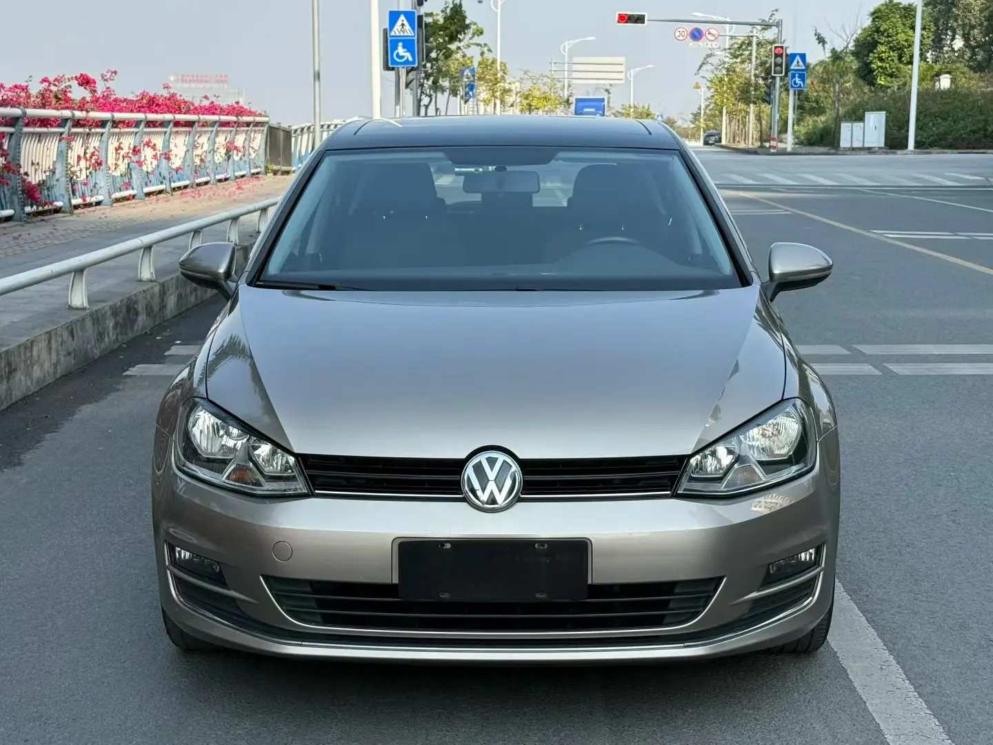 Volkswagen Golf  из Китая
