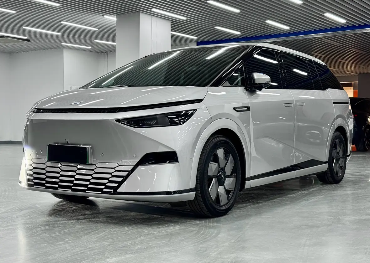 Xpeng X9  из Китая