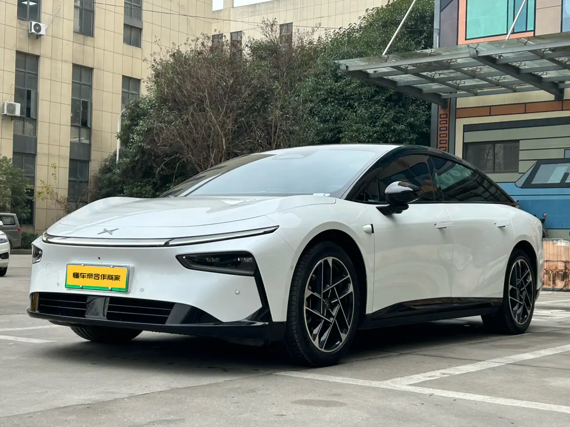 Xpeng P7+  из Китая