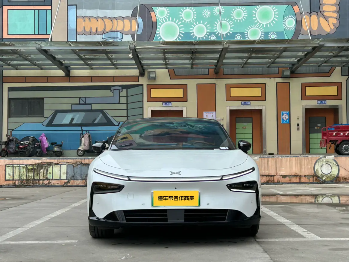 Xpeng P7+  из Китая