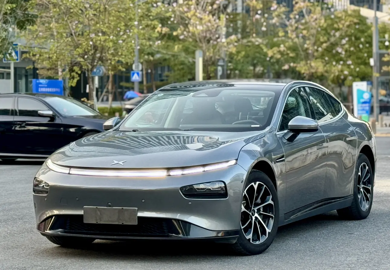 Xpeng P7  из Китая