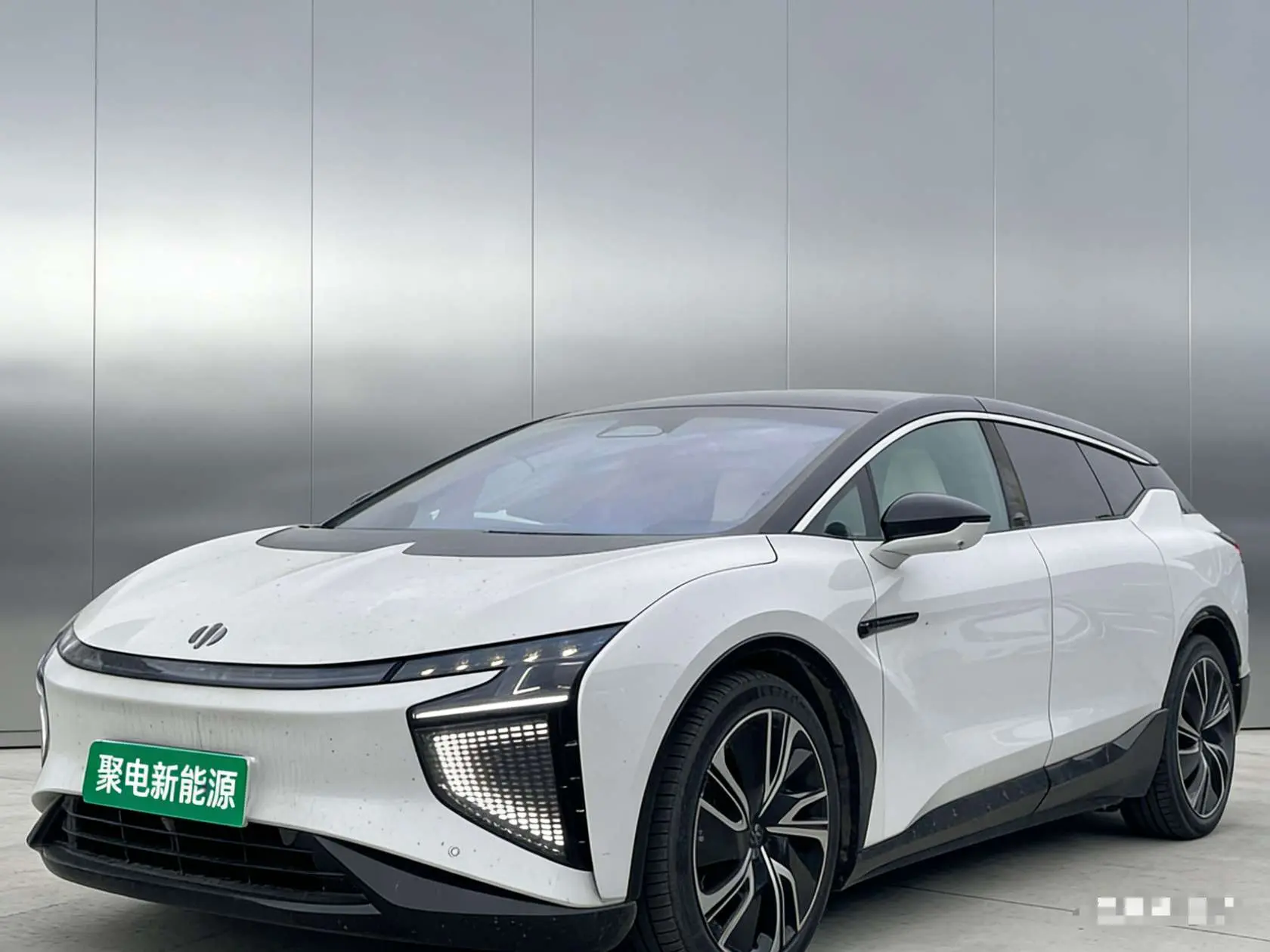 HiPhi X  из Китая